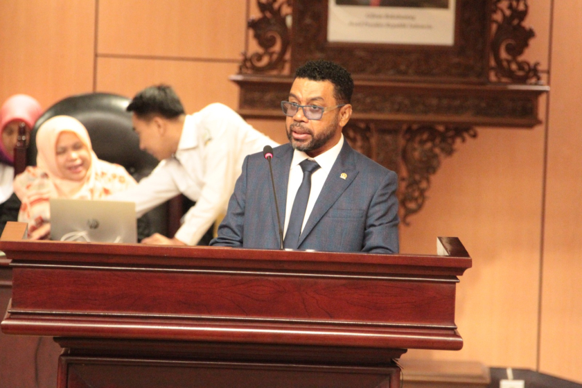 Ketua Komite III DPD RI, Dr. Filep Wamafma, SH, MHum.