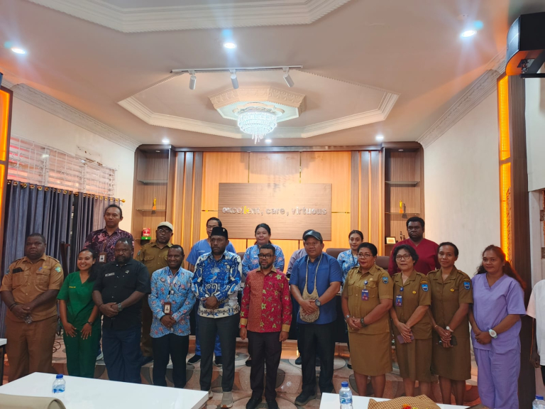Senator Filep Wamafma Fasilitasi Pemda Manokwari Tangani Masalah Nakes