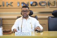 Senator Papua Barat, Dr. Filep Wamafma.