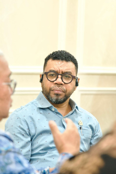 Ketua Komite III DPD RI, Dr. Filep Wamafma, SH, MHum.
