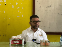 Senator Papua Barat, Dr. Filep Wamafma saat melakukan reses di Manokwari, Papua Barat pada Kamis (22/10/2026).