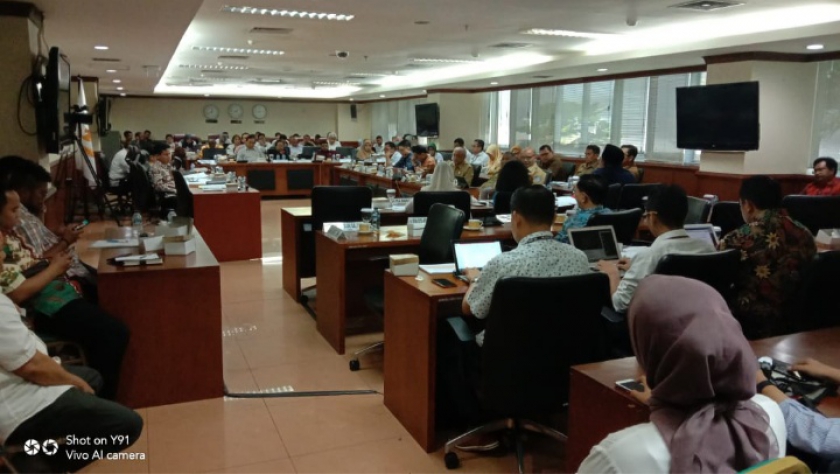 Rapat Kerja Komite 1 DPD RI bersama Kementrian Desa. (Foto : Fren)