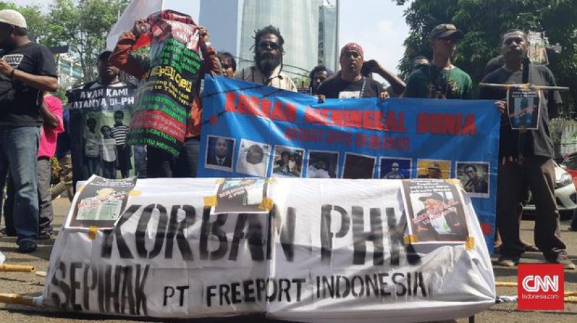 Aksi demontrasi akibat PHK sepihak dari PT. Freeport. (Foto : CNN Indonesia)