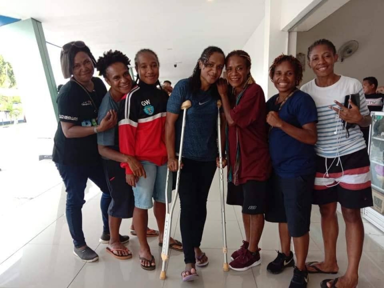 Yudit Sada (tengah). (Foto/ist)